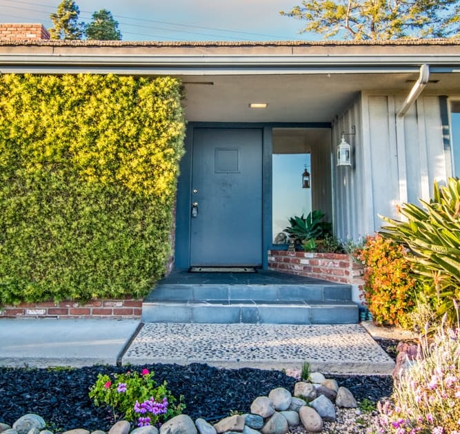 352 N Victoria Ave • presented by CMBHomes.com