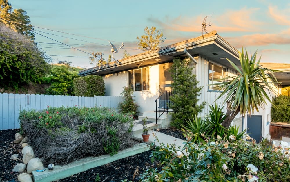 352 N Victoria Ave • presented by CMBHomes.com